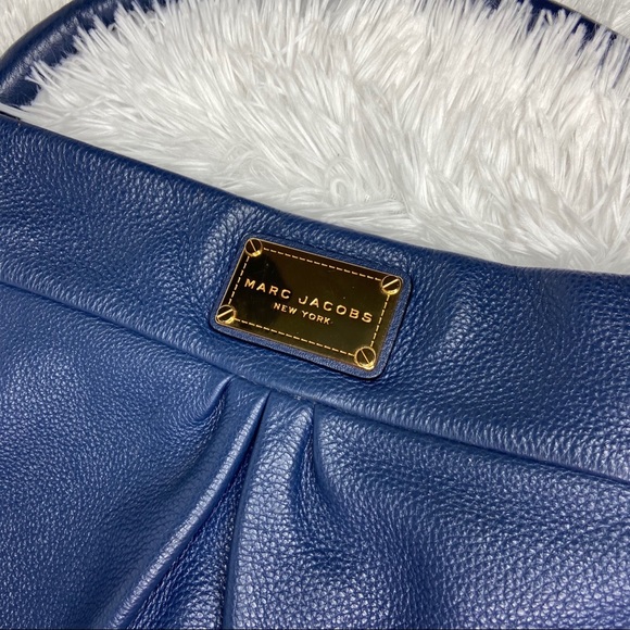 Marc Jacobs Handbags - MARC JACOBS HOBO BAG (Make an offer)